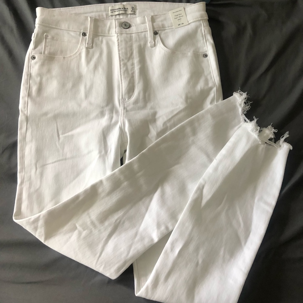 NWT white distressed abercrombie jeans